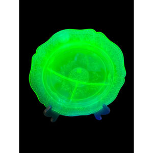Vintage Depression Era Green Anchor Hocking Princess Uranium Glass Dinner Plate